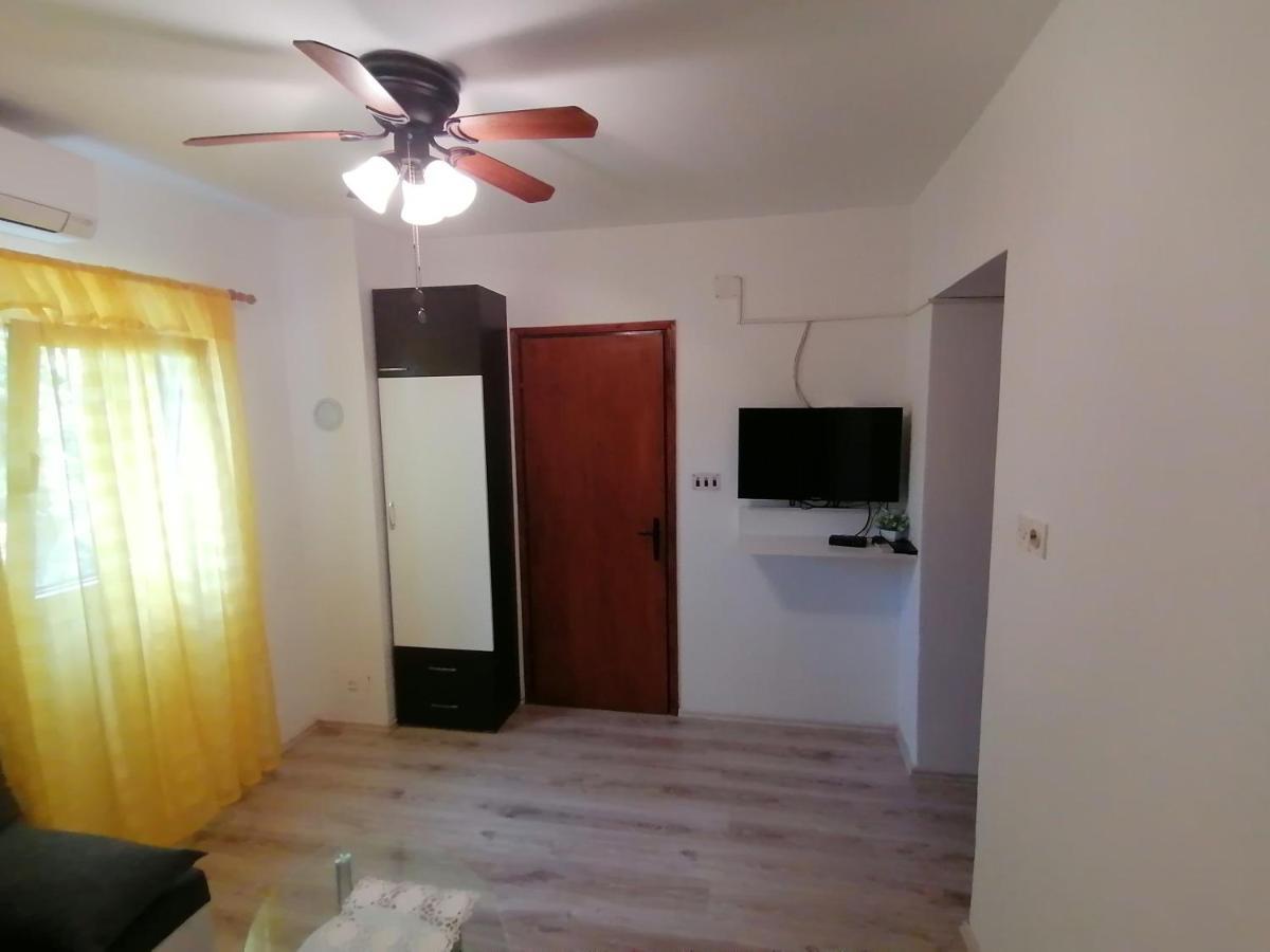 Apartment Dinka Kornić Esterno foto