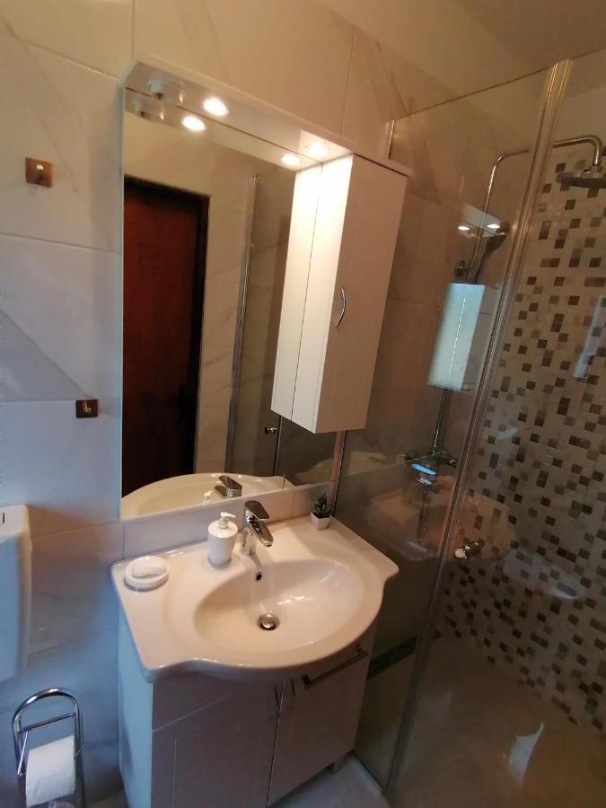 Apartment Dinka Kornić Esterno foto